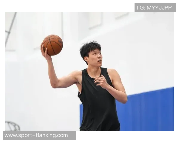 杨瀚森在篮下对抗能力不足前场篮板和挡拆时易遭犯规困扰