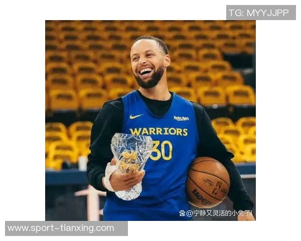 库里强调团队合作与个人自信是胜利关键持续保持攻防强度助力球队成功